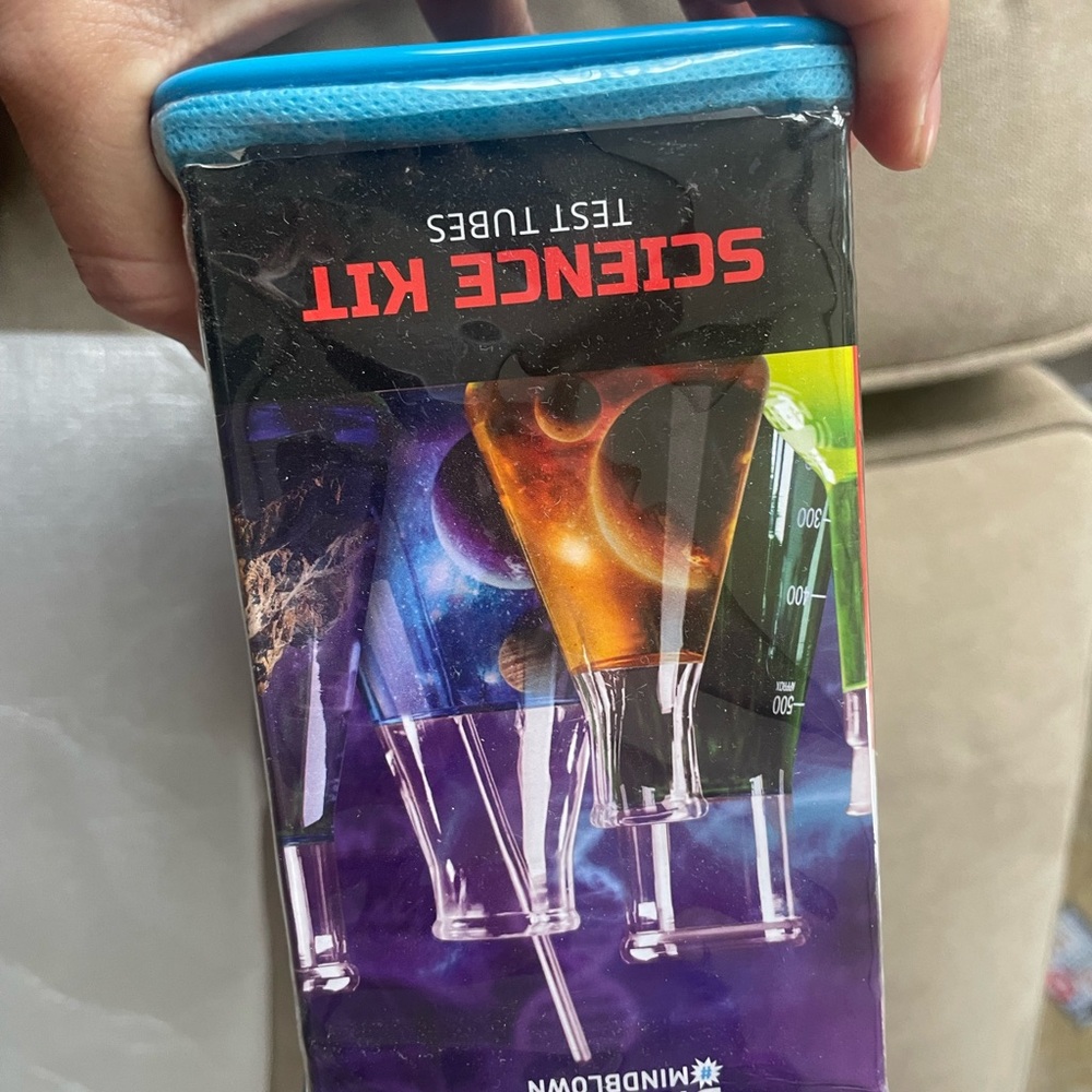 Discovery Mindblown Science Kit - Picture 2 of 3